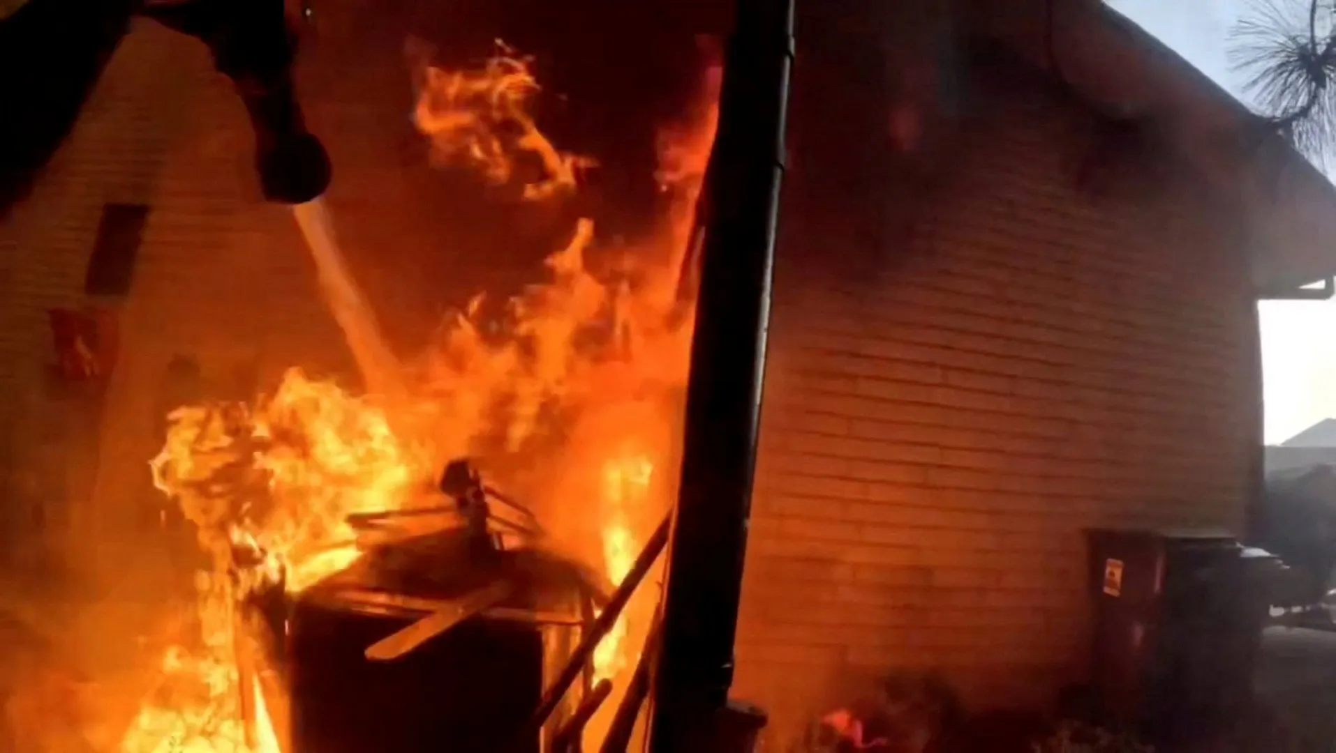 Firefighters Combat Wildfire Near Spokane Amidst Mass Evacuations